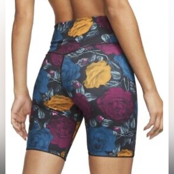 Nike One Icon Clash Black Floral Short - Picture 2 of 9